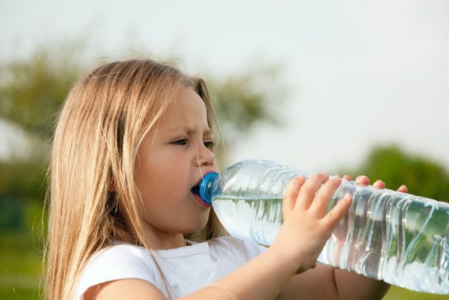 Agua, cantidad recomendada para los niños