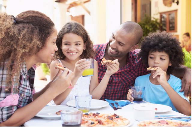 Consejos para salir a comer con niños celiacos