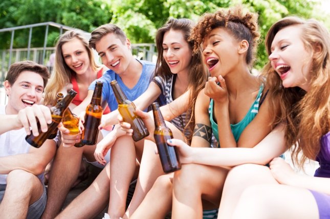 El consumo de alcohol entre adolescentes baja