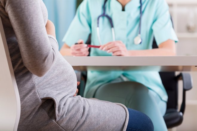 Programar un embarazo antes de las 40 semanas puede tener consecuencias