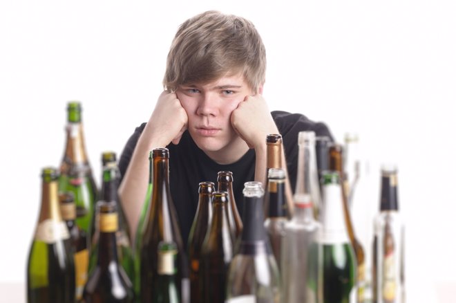 ¿Por Qué Bebe Un Adolescente Aun Sabiendo Los Riesgos Del Alcohol?