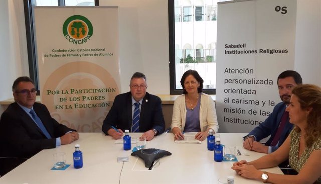 Concapa y Sabadell firman un acuerdo para que las AMPAS no paguen comisiones