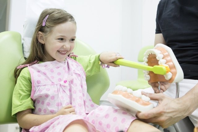 Razones para llevar a tus hijos al dentista al principio del curso